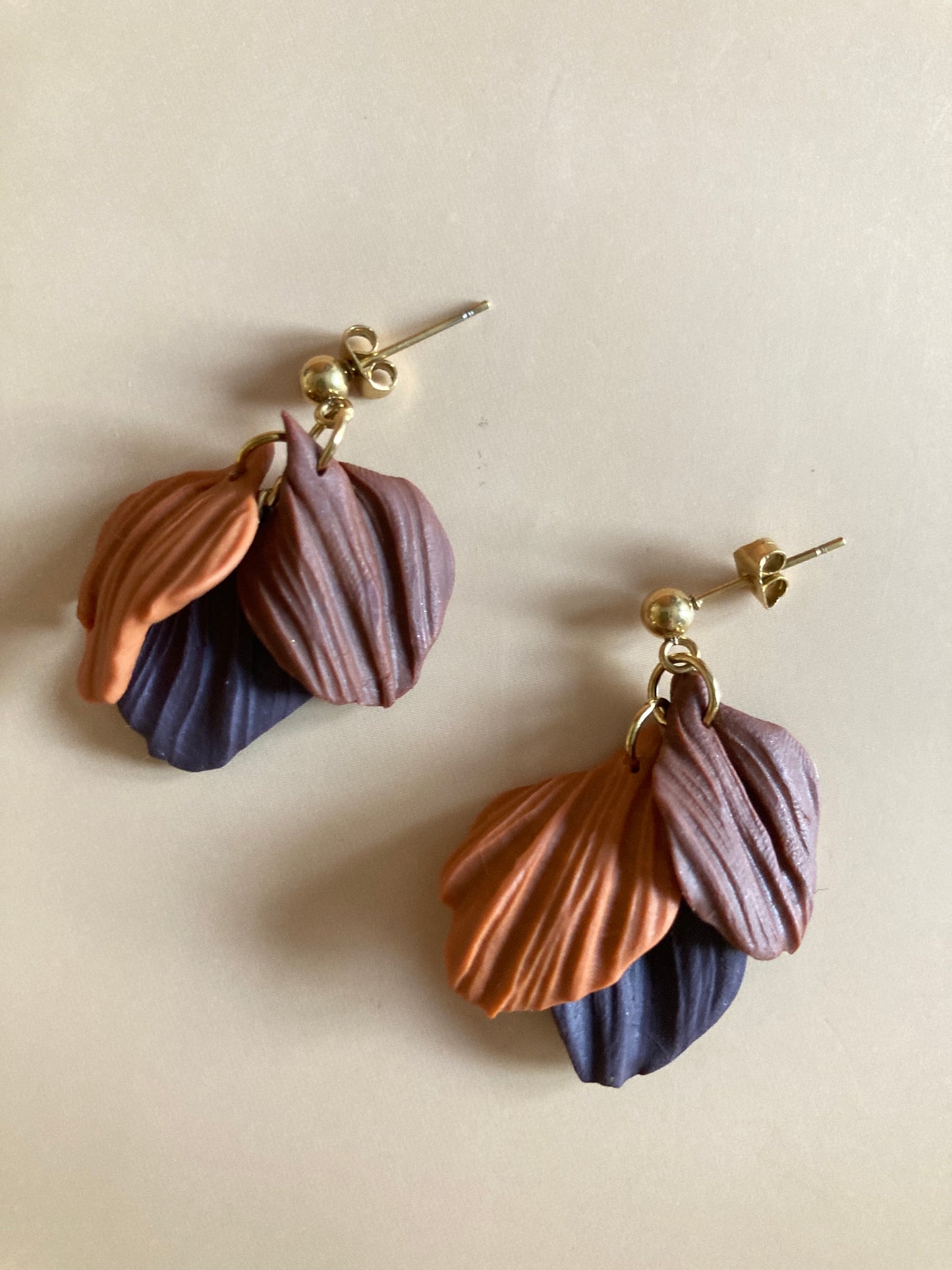 Pendientes raíces de otoño