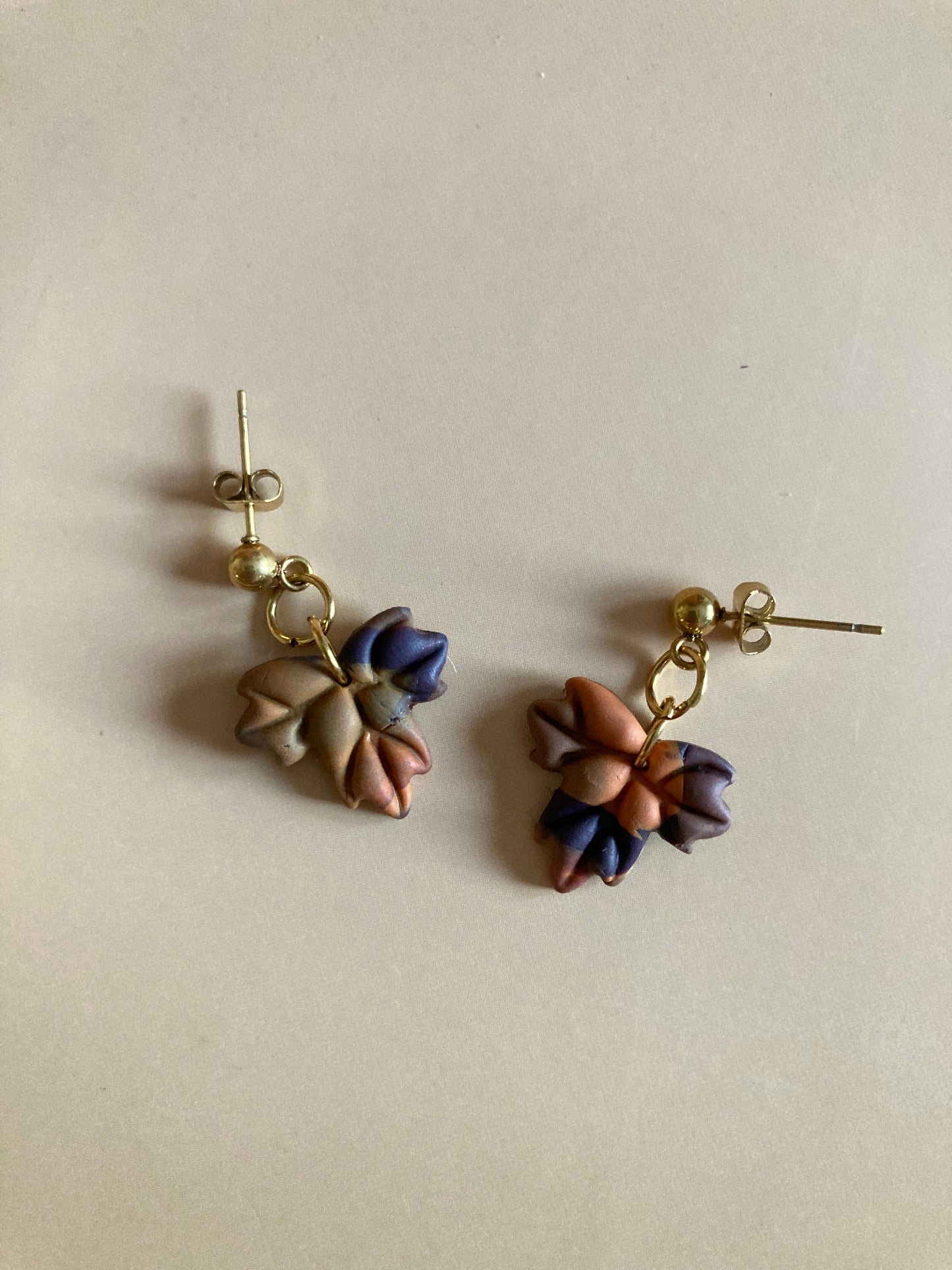 Pendientes raíces de otoño