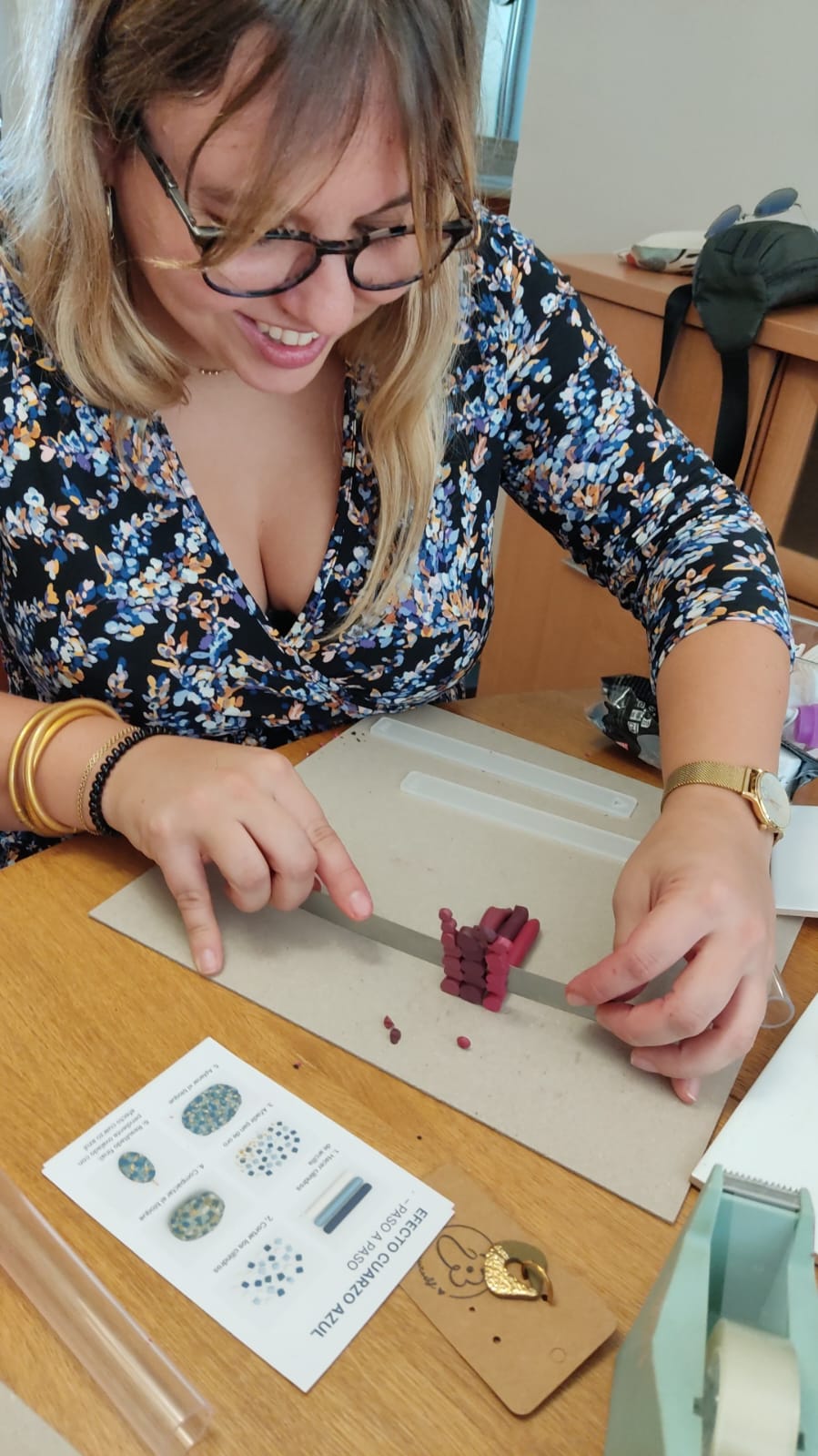 Taller de creación de pendientes en arcilla polimérica