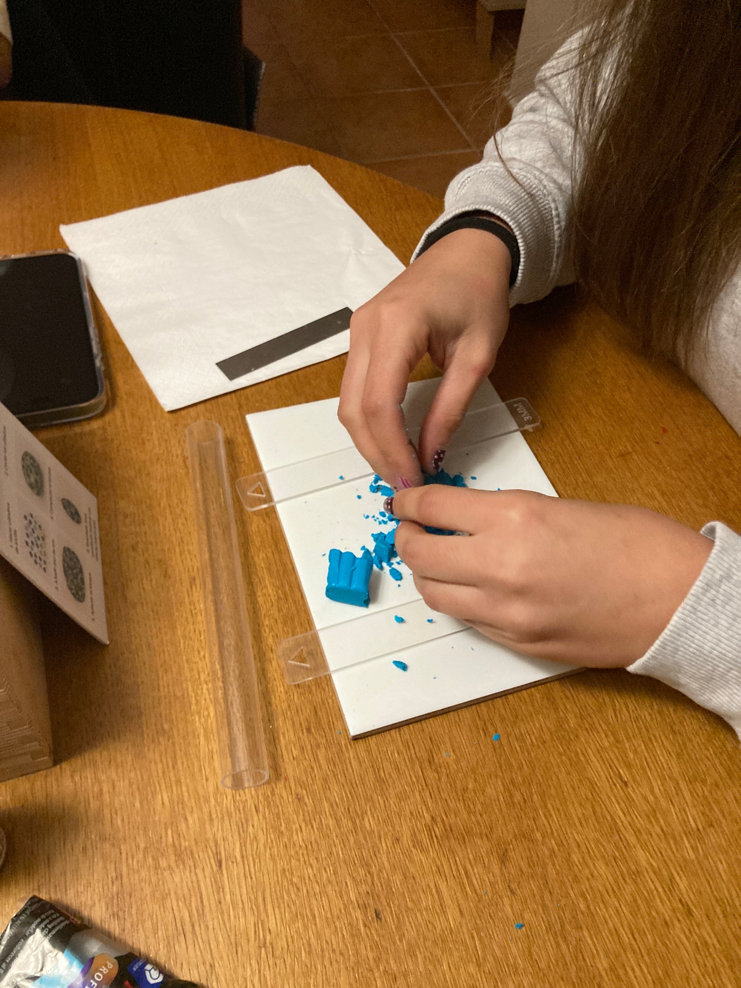 Taller de creación de pendientes en arcilla polimérica