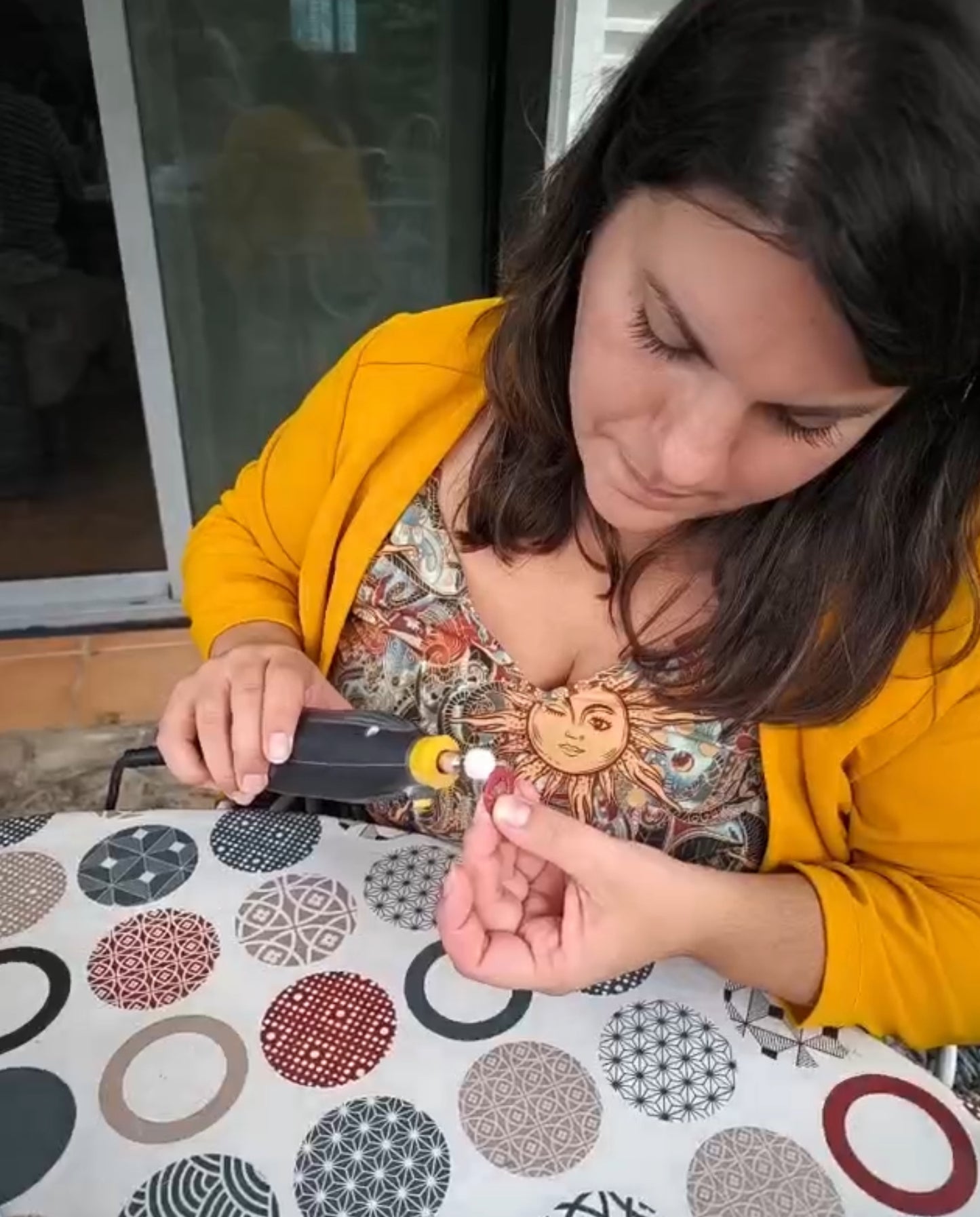 Taller de creación de pendientes en arcilla polimérica